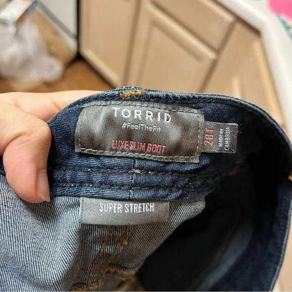 Torrid Luxe Slim Boot Jeans Medium Wash 28 Tall 28T C2 - Picture 6 of 7